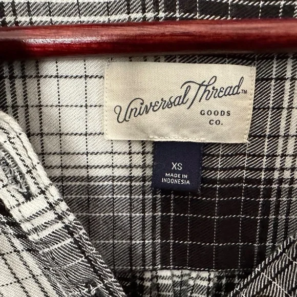 Universal Thread Women's Hi-Lo Black and White Plaid Top Long Sleeves Size XS - Picture 8 of 11